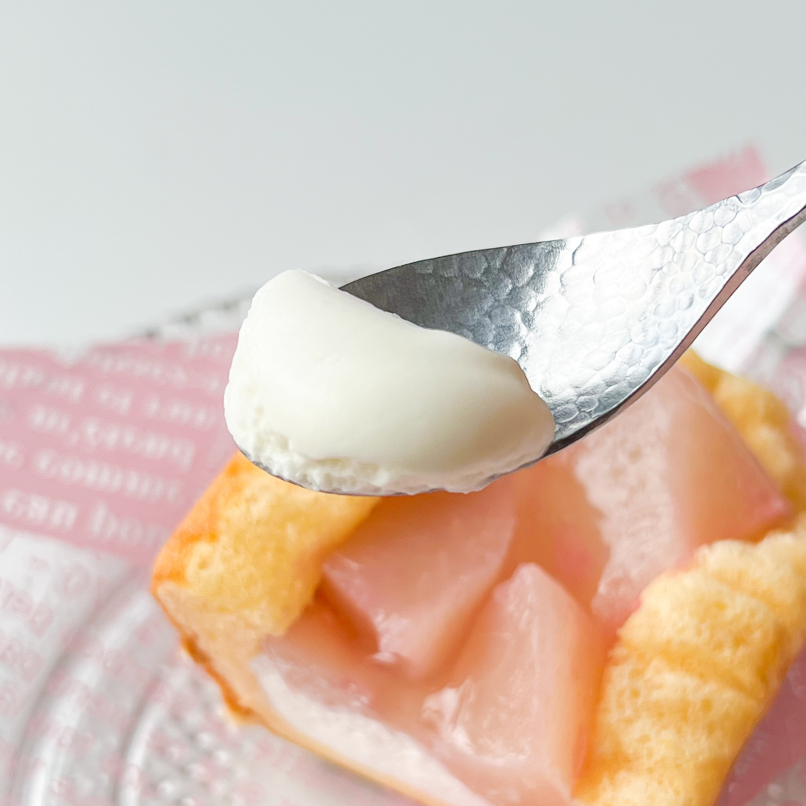 LAWSON(ローソン)のおすすめスイーツ「ごろごろとした桃のオムレット」