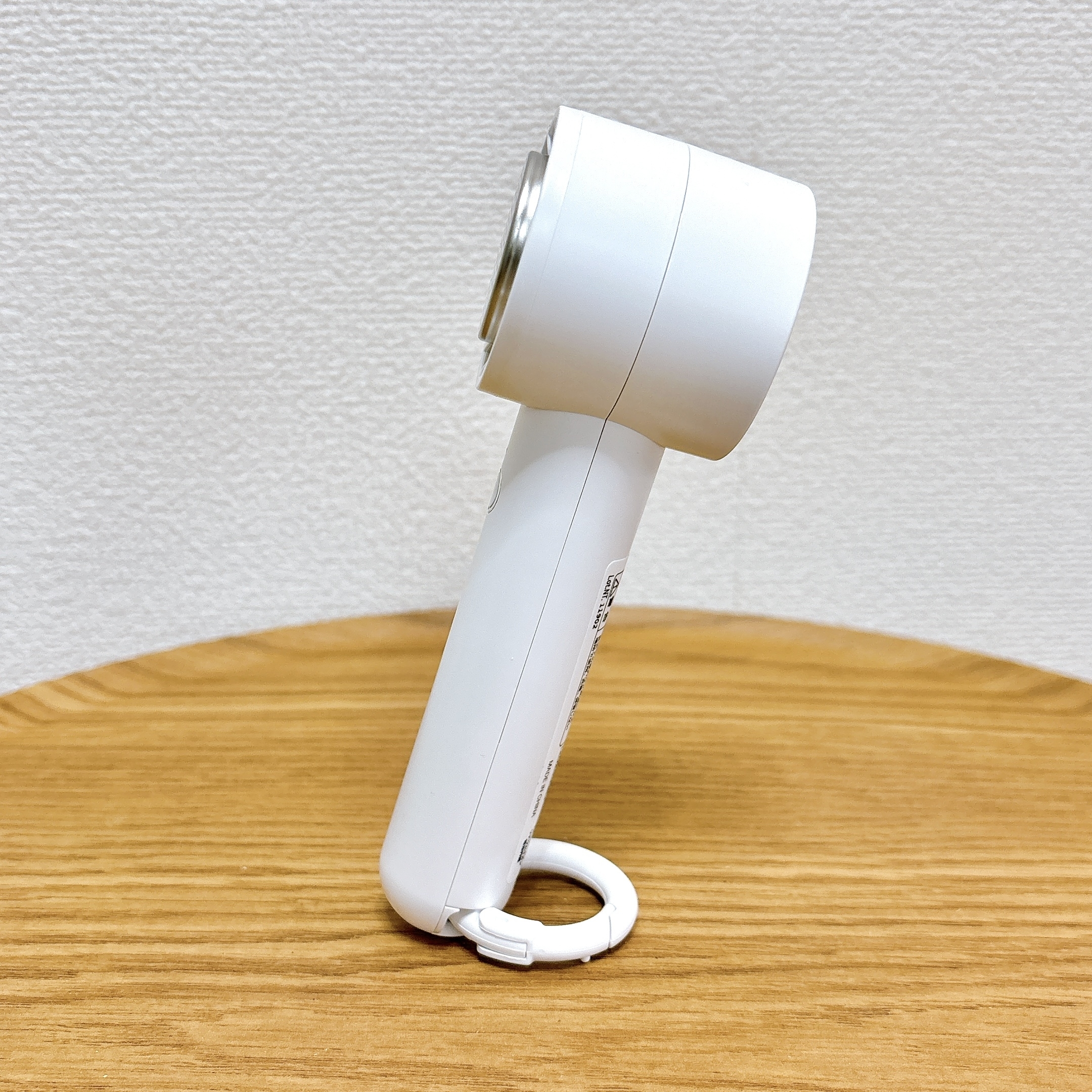 ニトリのおすすめの便利グッズ「充電式 カラビナ付き冷却プレートハンディファン」