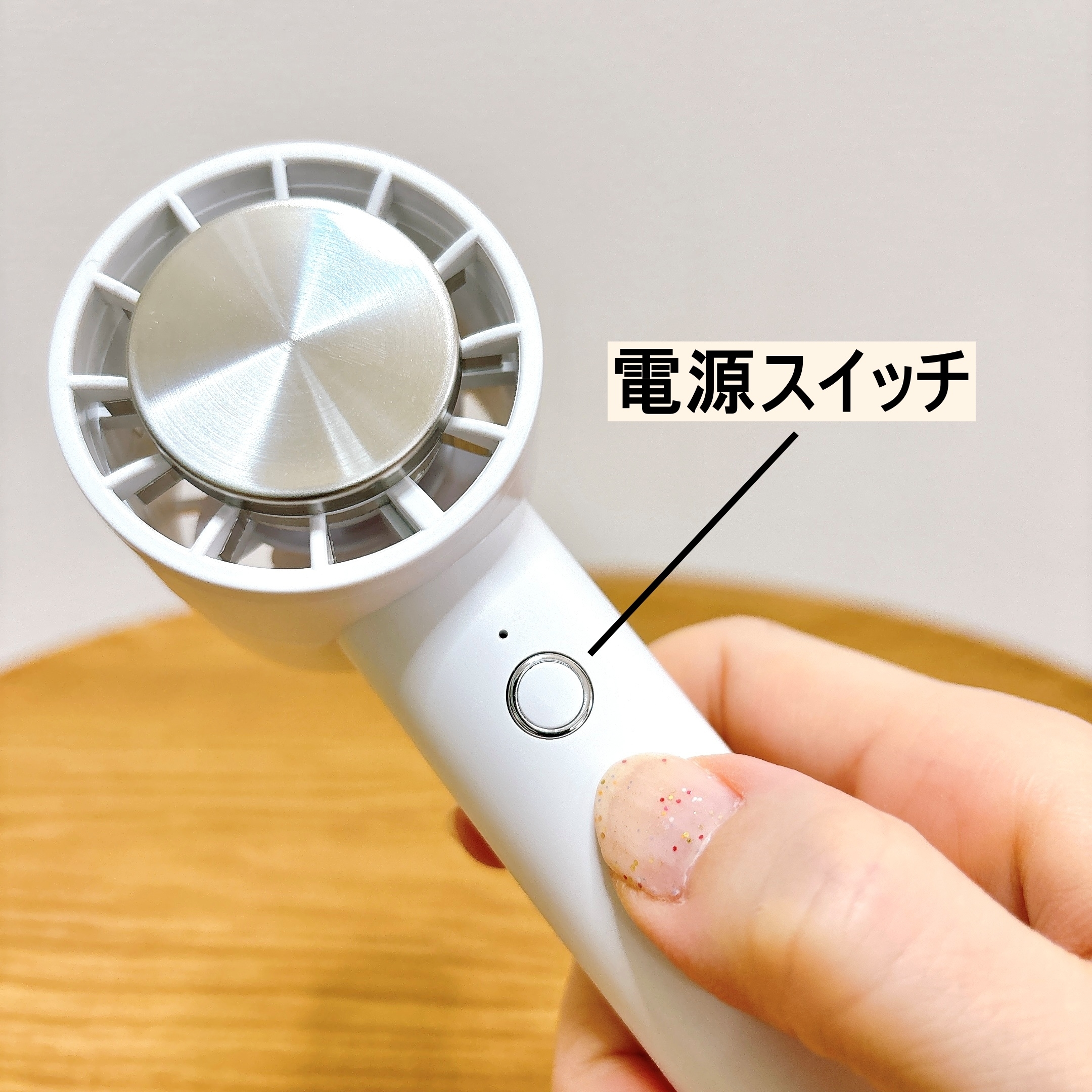 ニトリのおすすめの便利グッズ「充電式 カラビナ付き冷却プレートハンディファン」
