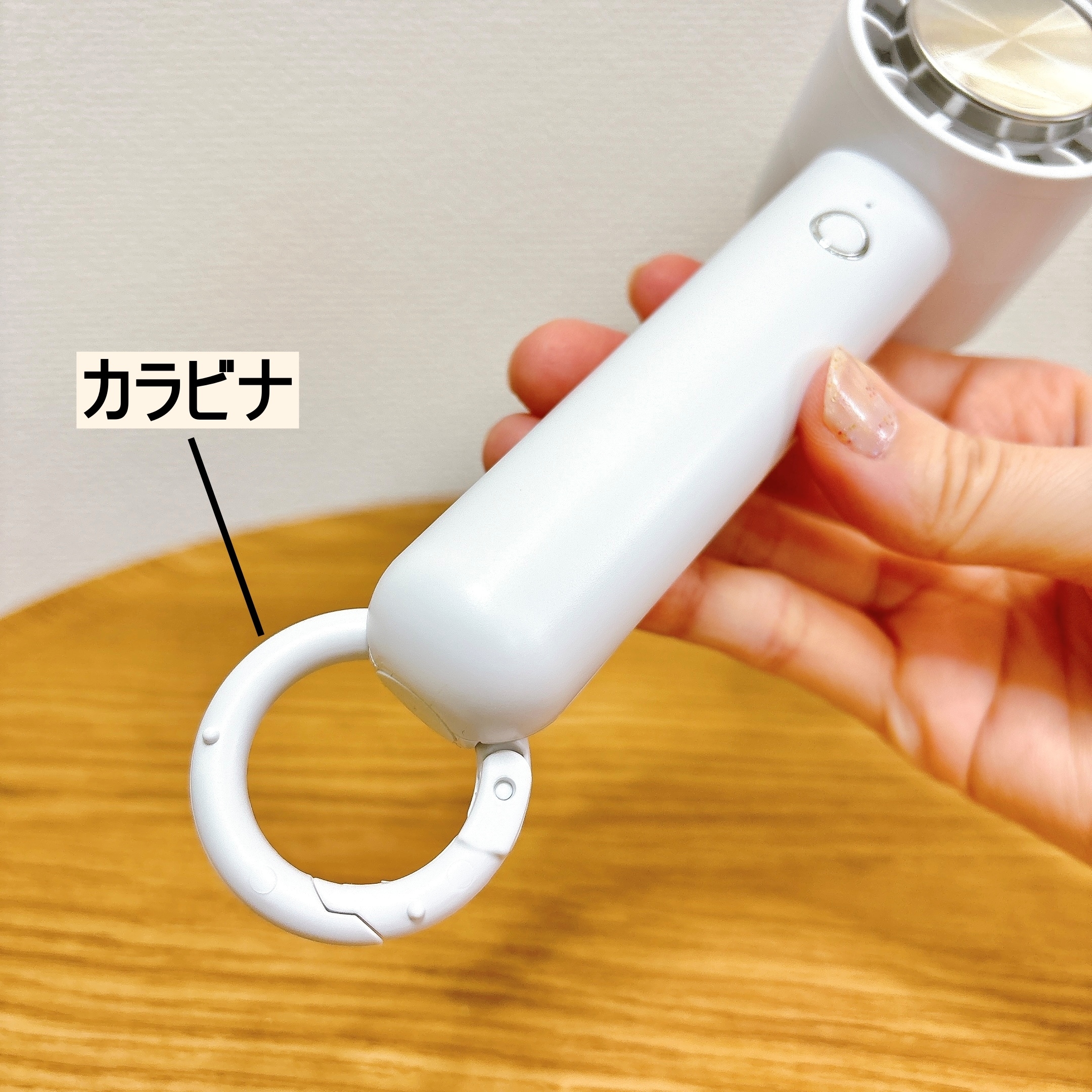 ニトリのおすすめの便利グッズ「充電式 カラビナ付き冷却プレートハンディファン」