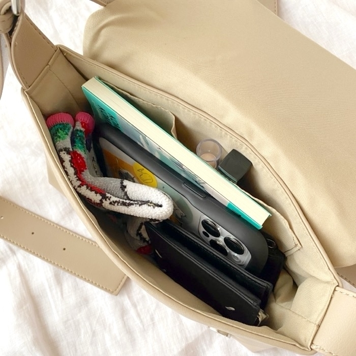 GU（ジーユー）のおすすめファッションアイテム「ロングベルトショルダーバッグ+E」