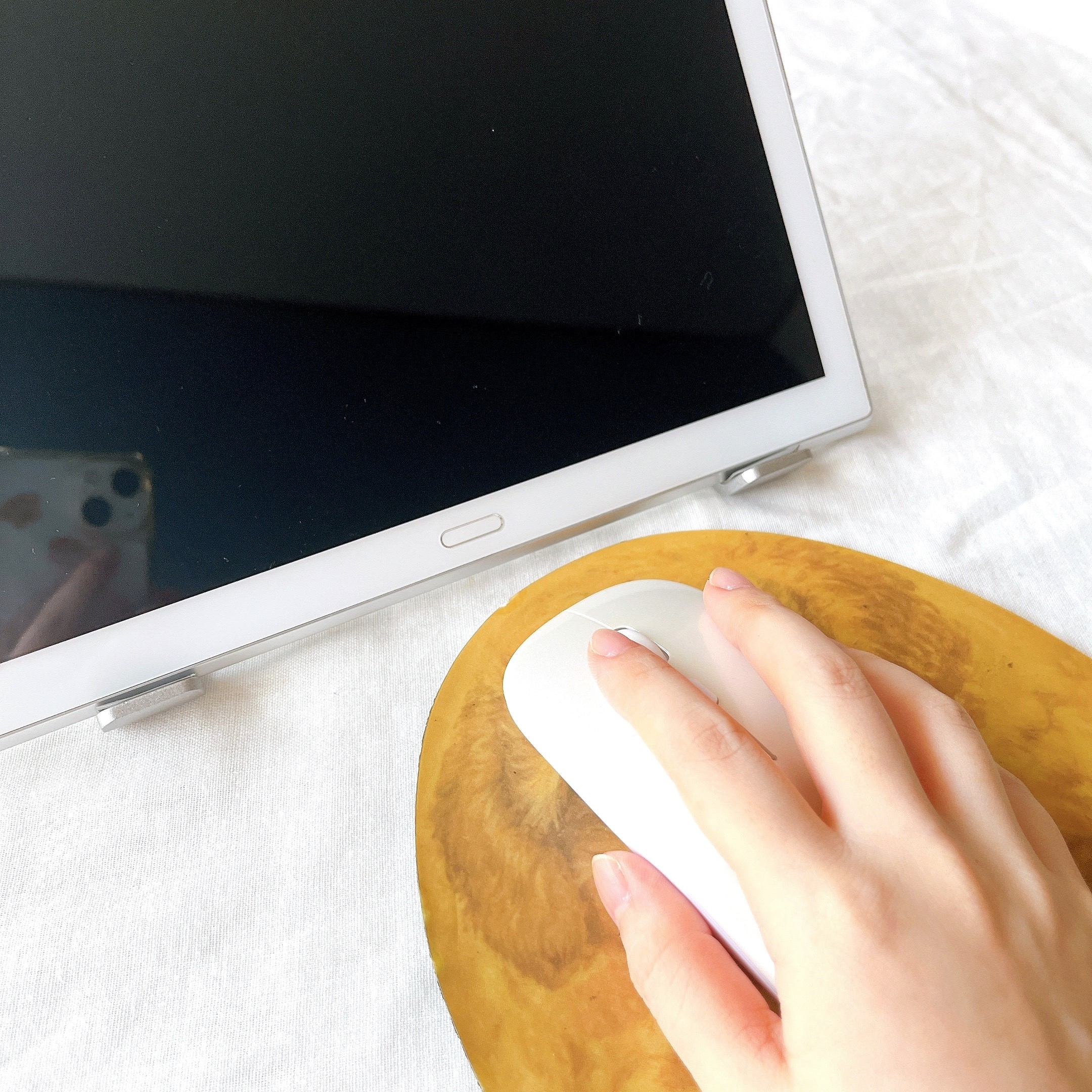 ダイソーのオススメのグッズ「カチカチ音がしない ワイヤレス静音マウス」