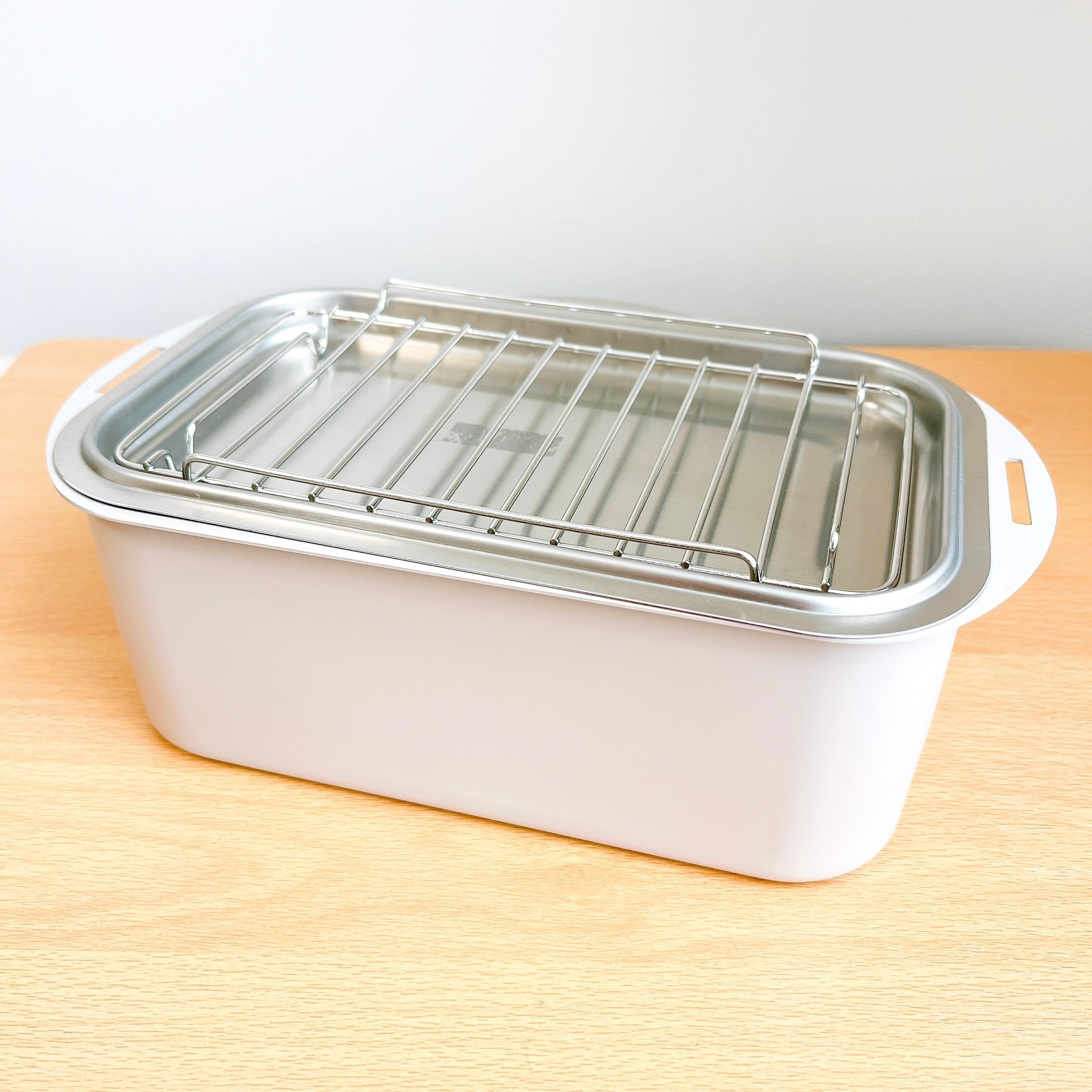 ニトリのおすすめキッチングッズ「【デコホーム商品】IH・ガス火 コンパクト天ぷら鍋(バット・網付き)(MO)」