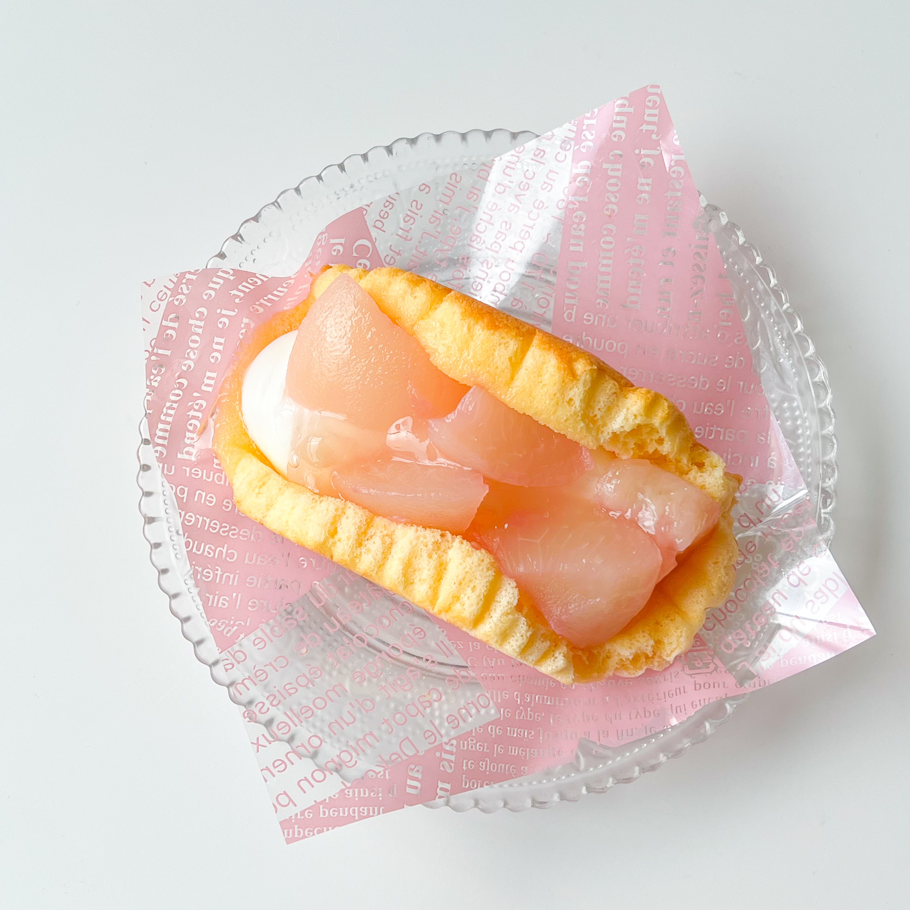 LAWSON(ローソン)のおすすめスイーツ「ごろごろとした桃のオムレット」