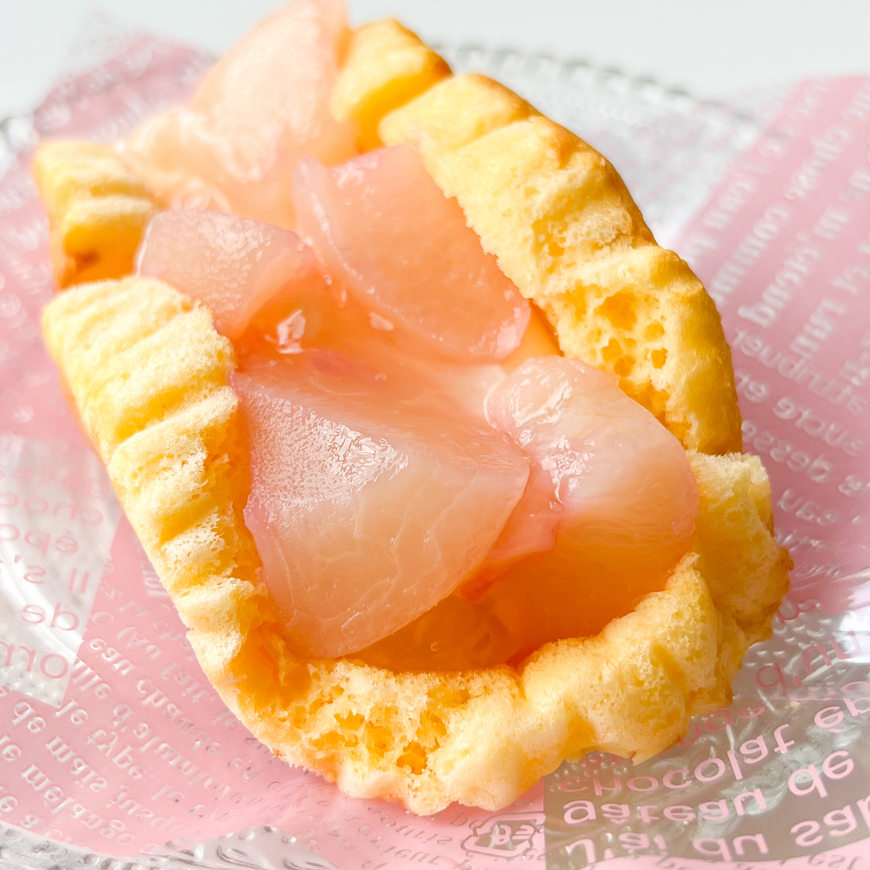 LAWSON(ローソン)のおすすめスイーツ「ごろごろとした桃のオムレット」