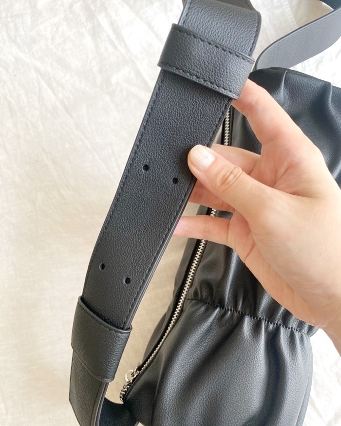 ラウジーのおすすめファッションアイテム「ダブルラインギャザーショルダーバッグ」