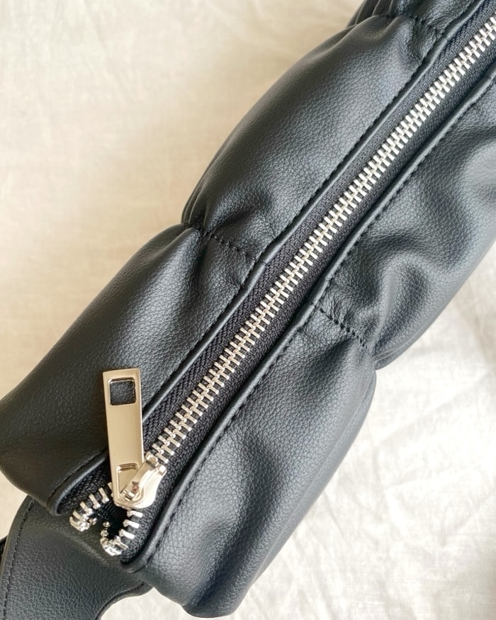 ラウジーのおすすめファッションアイテム「ダブルラインギャザーショルダーバッグ」