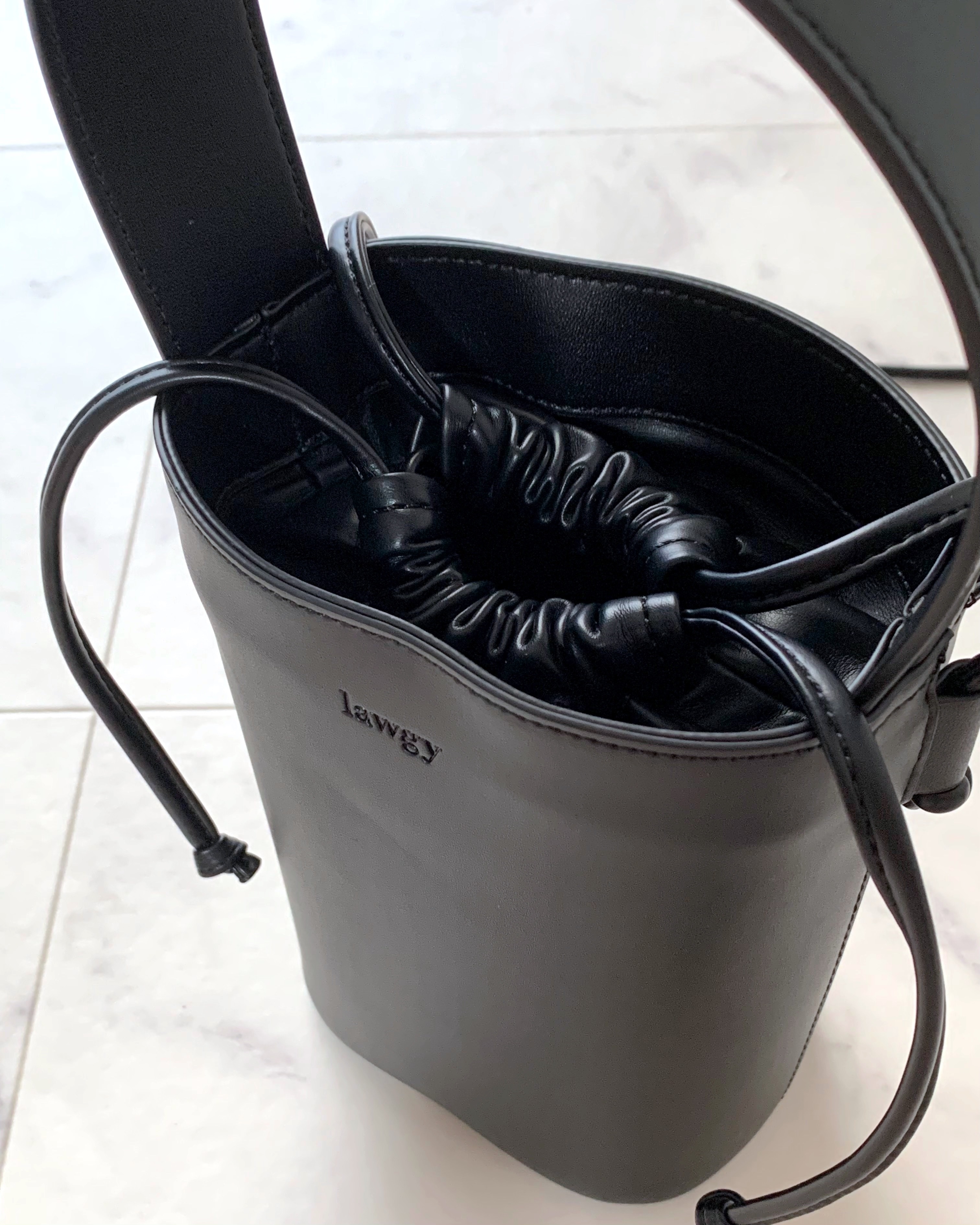 lawgy(ラウジー)で見つけた「バケットスクィーズ2wayバッグ」