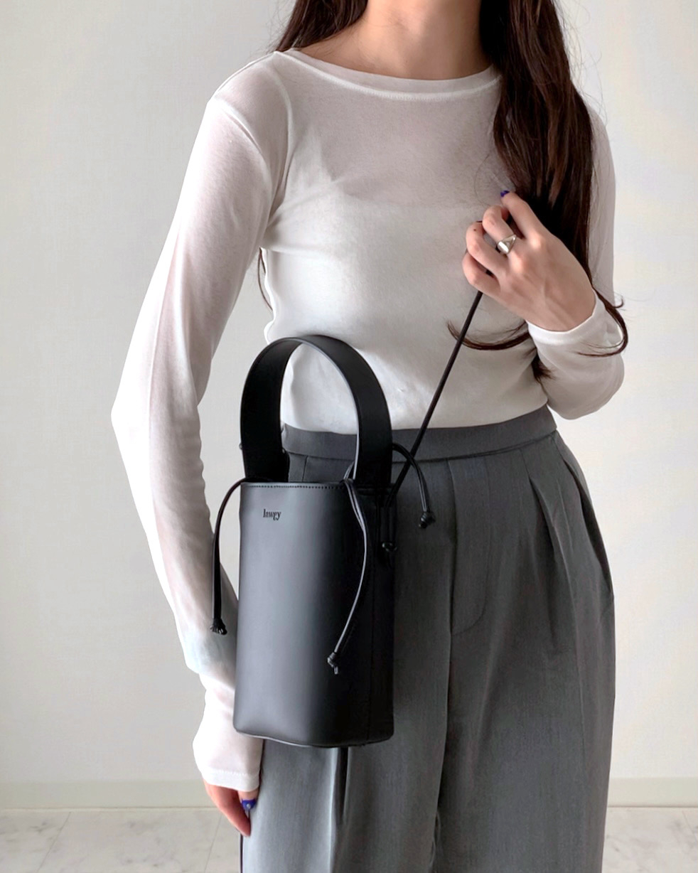 lawgy(ラウジー)で見つけた「バケットスクィーズ2wayバッグ」