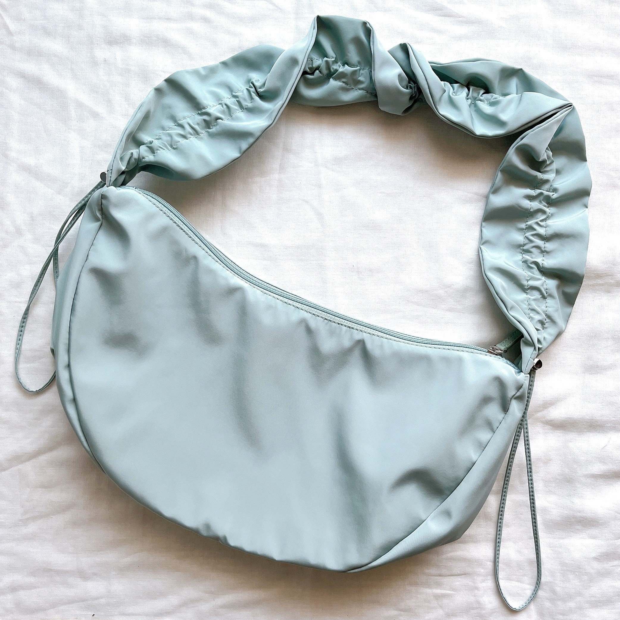 グローバルワークの「撥水軽量シャーリング2WAYショルダー」