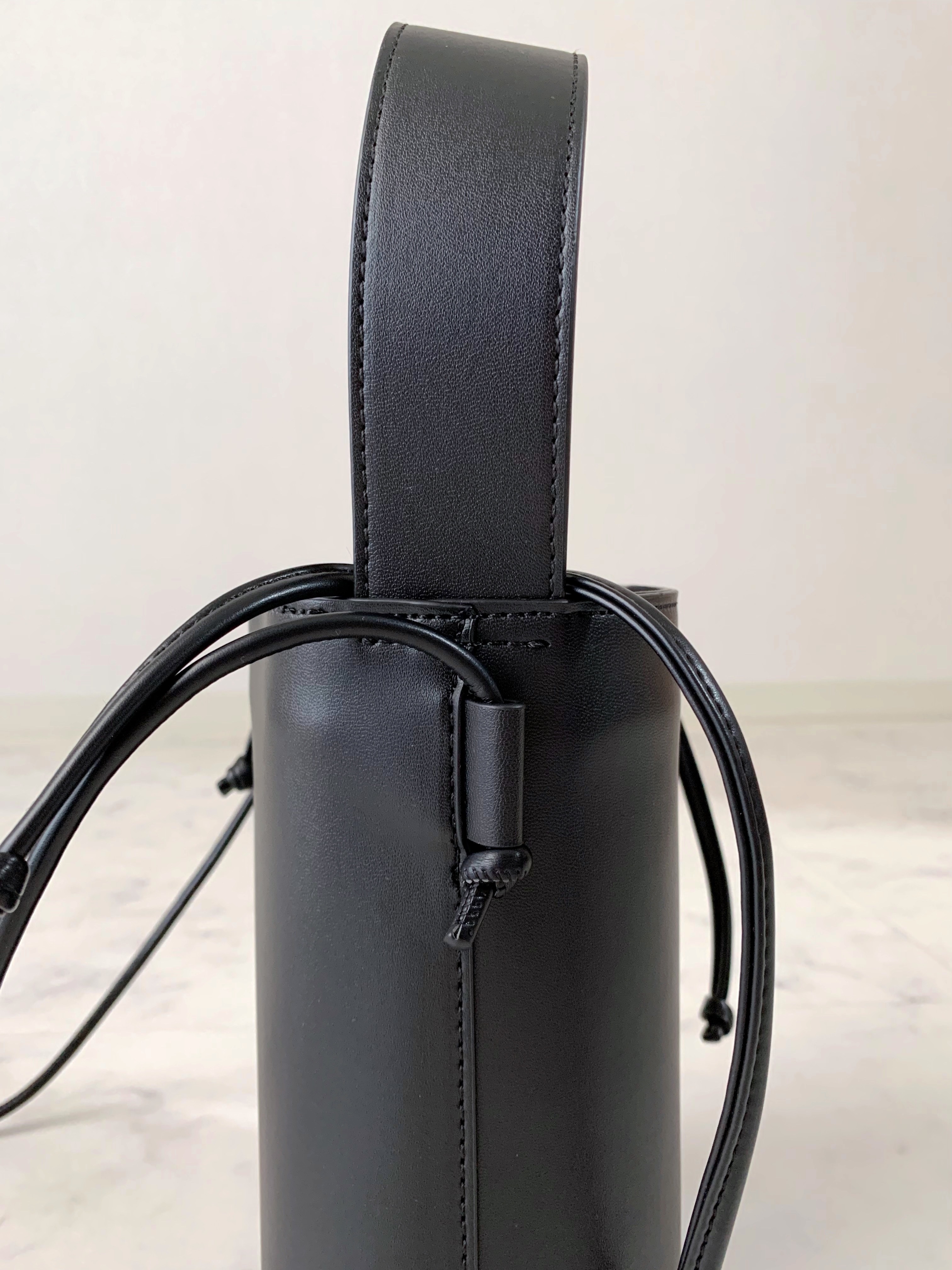 lawgy(ラウジー)で見つけた「バケットスクィーズ2wayバッグ」