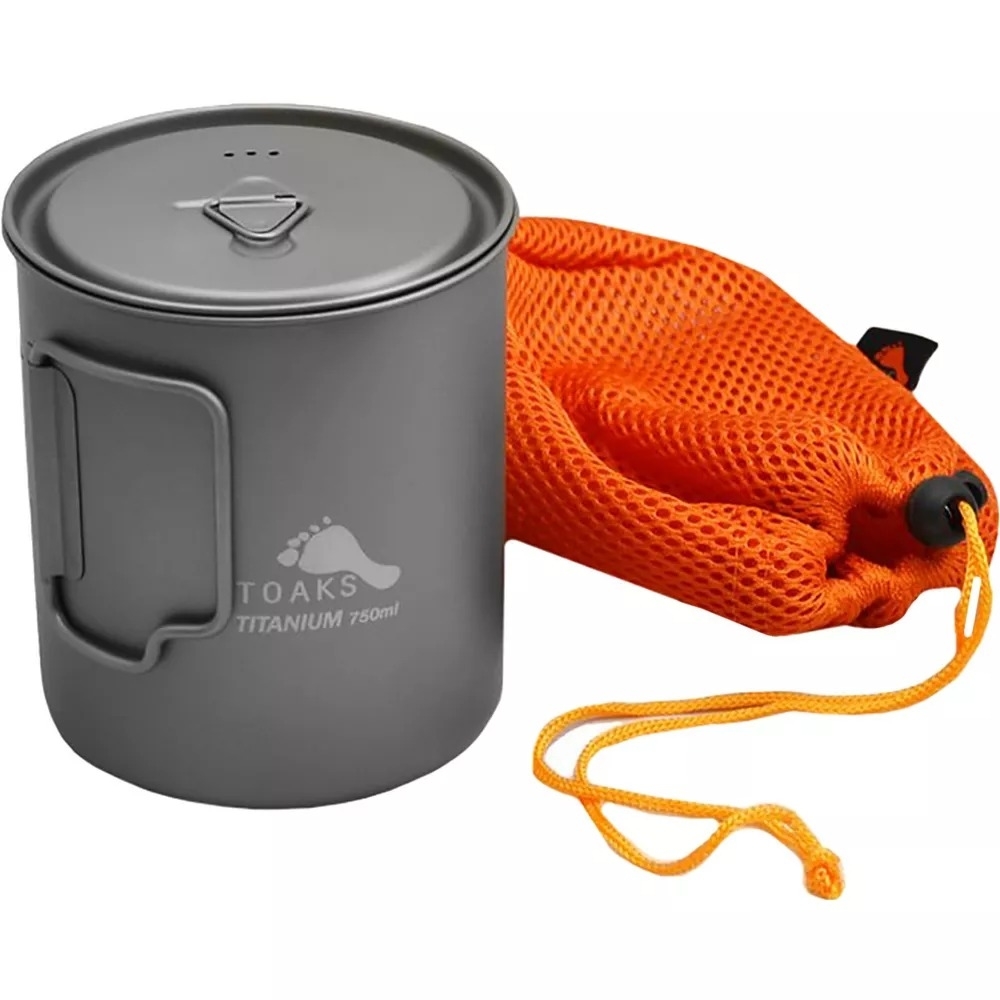The cookpot is pictured next to its drawstring carry case.