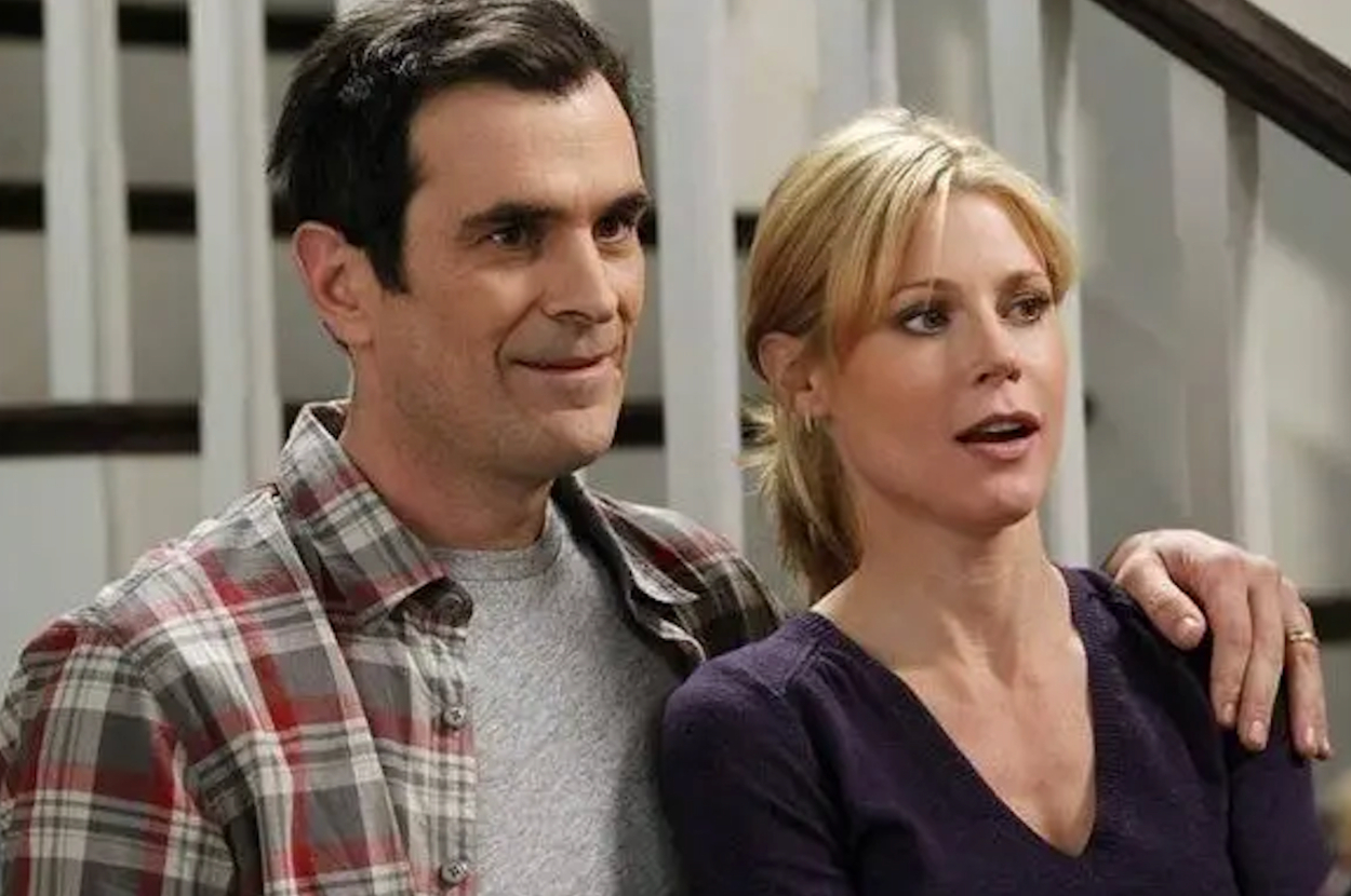 Ty Burrell and Julie Bowen standing in front of a staircase