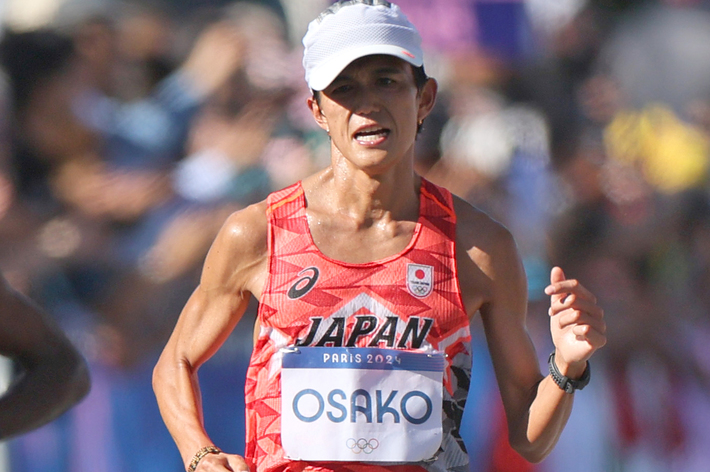 ハッサン選手と大迫傑選手がオリンピックのマラソン競技を走っている。