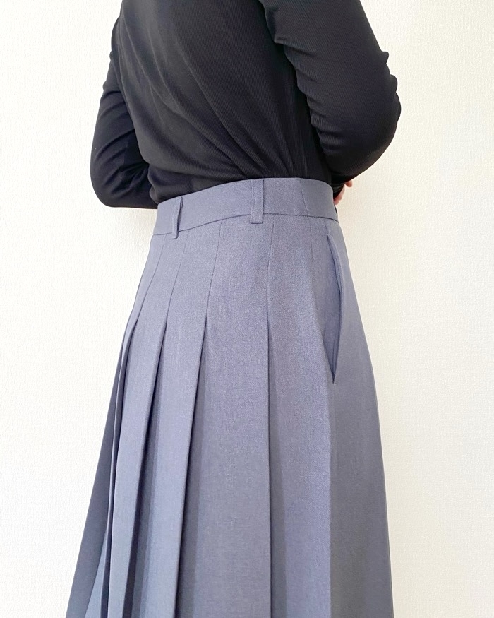 GU(ジーユー)のおすすめファッションアイテム「プリーツミディスカート」