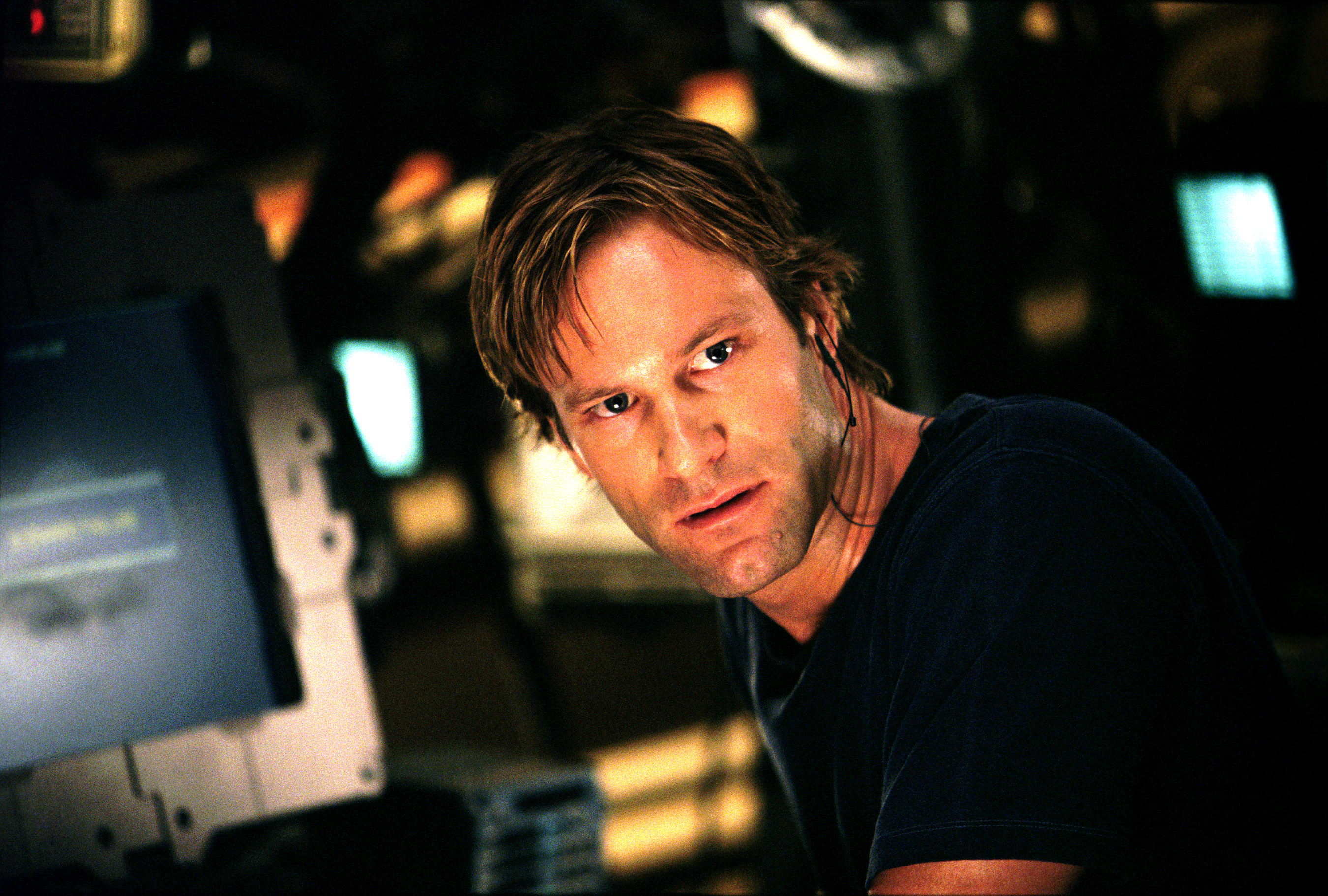 Aaron Eckhart looking tense in &quot;The Core&quot;