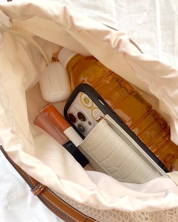 ZARA（ザラ）の斜め掛けできる高見えバッグ「メッシュ クロスボディバッグ」