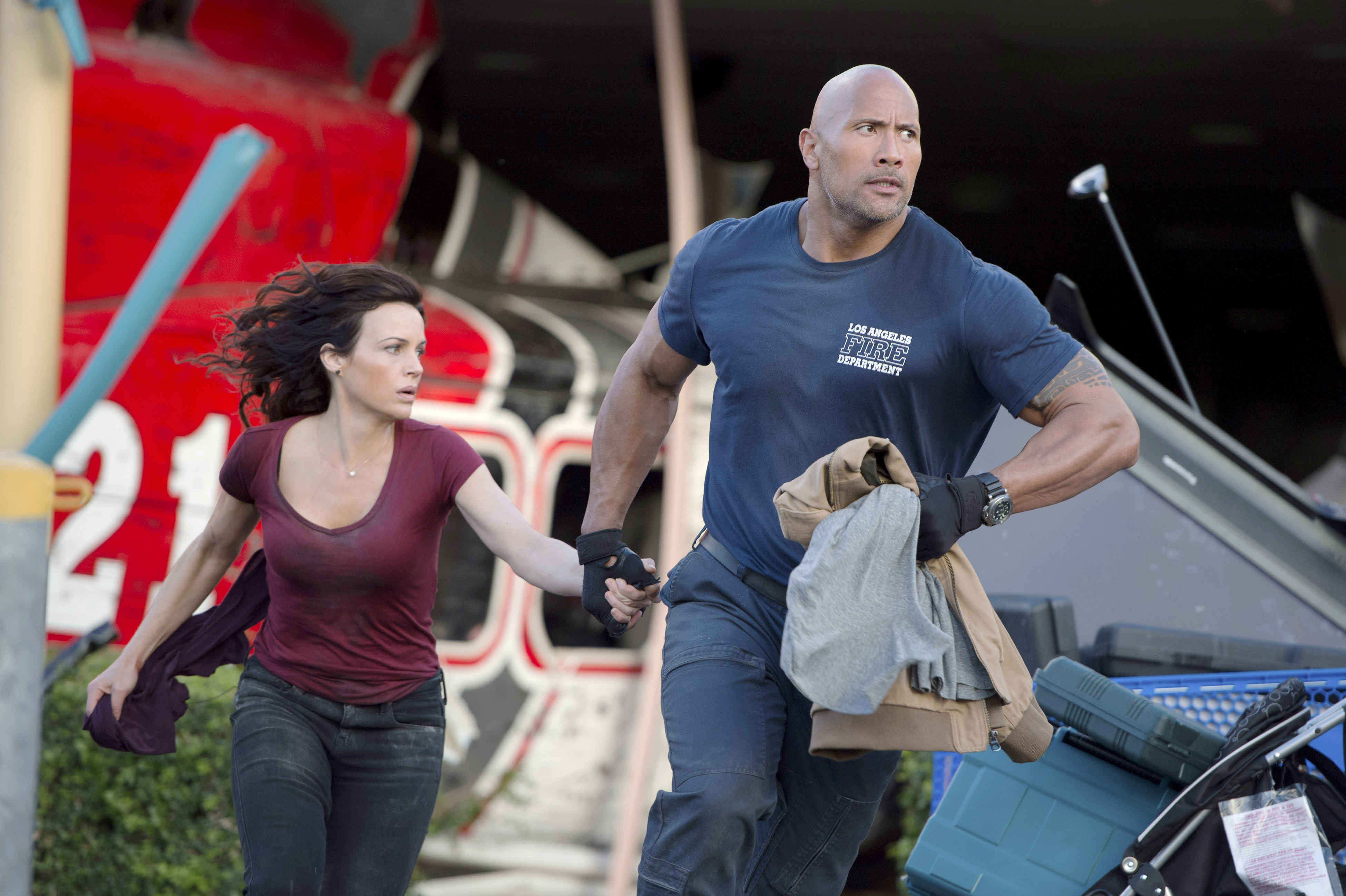 Carla Gugino and Dwayne Johnson running in &quot;San Andreas&quot;