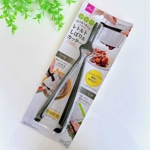 DAISO（ダイソー）のおすすめ便利グッズ「レトルトしぼりandカッター」