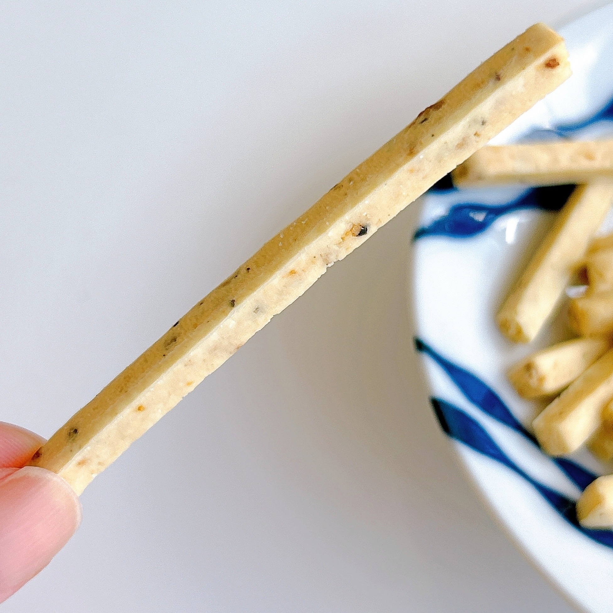 無印良品のオススメおつまみ 「ノンフライお米のスナック ポリポリスティック ブラックペッパー味」