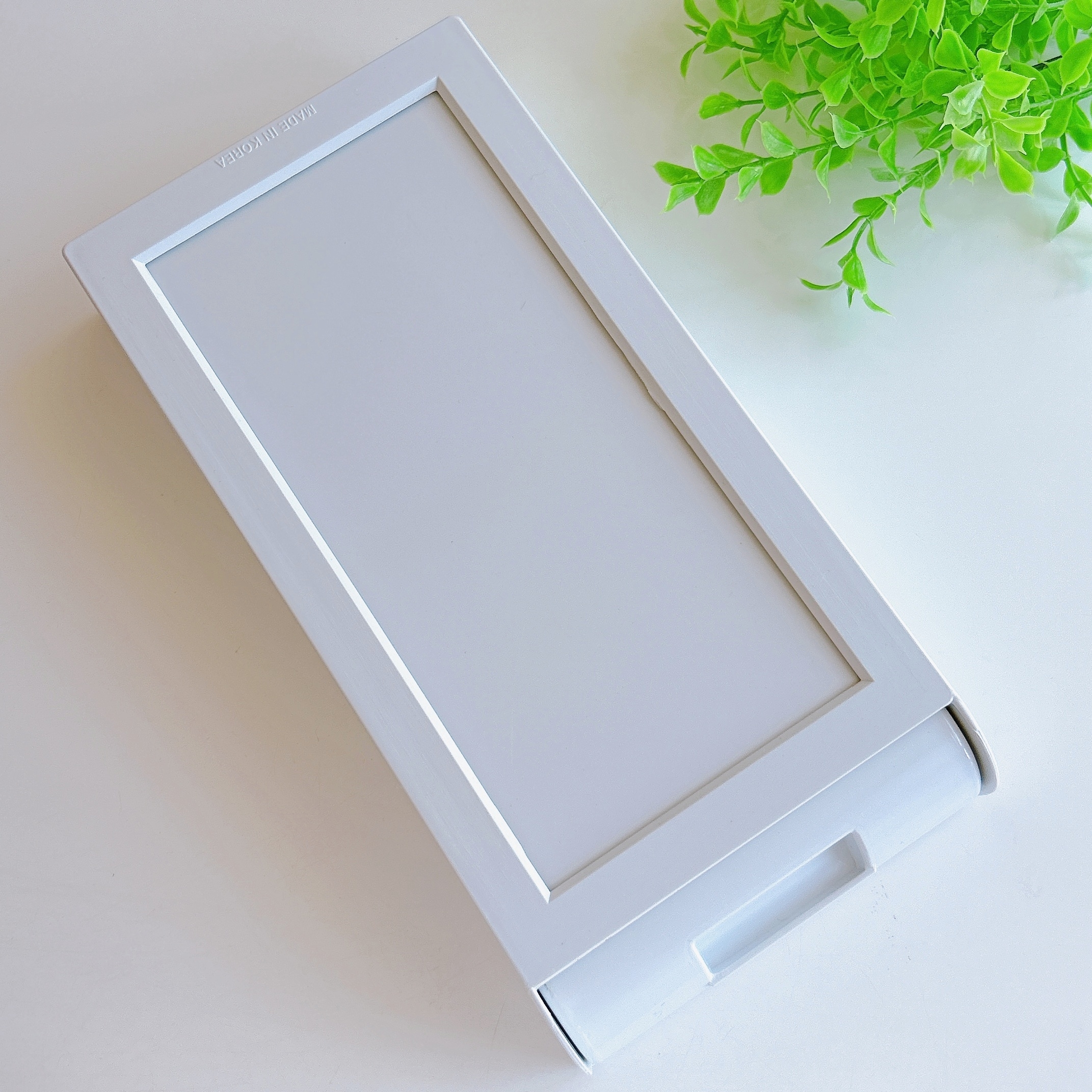 DAISO(ダイソー)のおすすめ便利グッズ「取り付け式引き出し(12.4cm×25cm×4cm)」