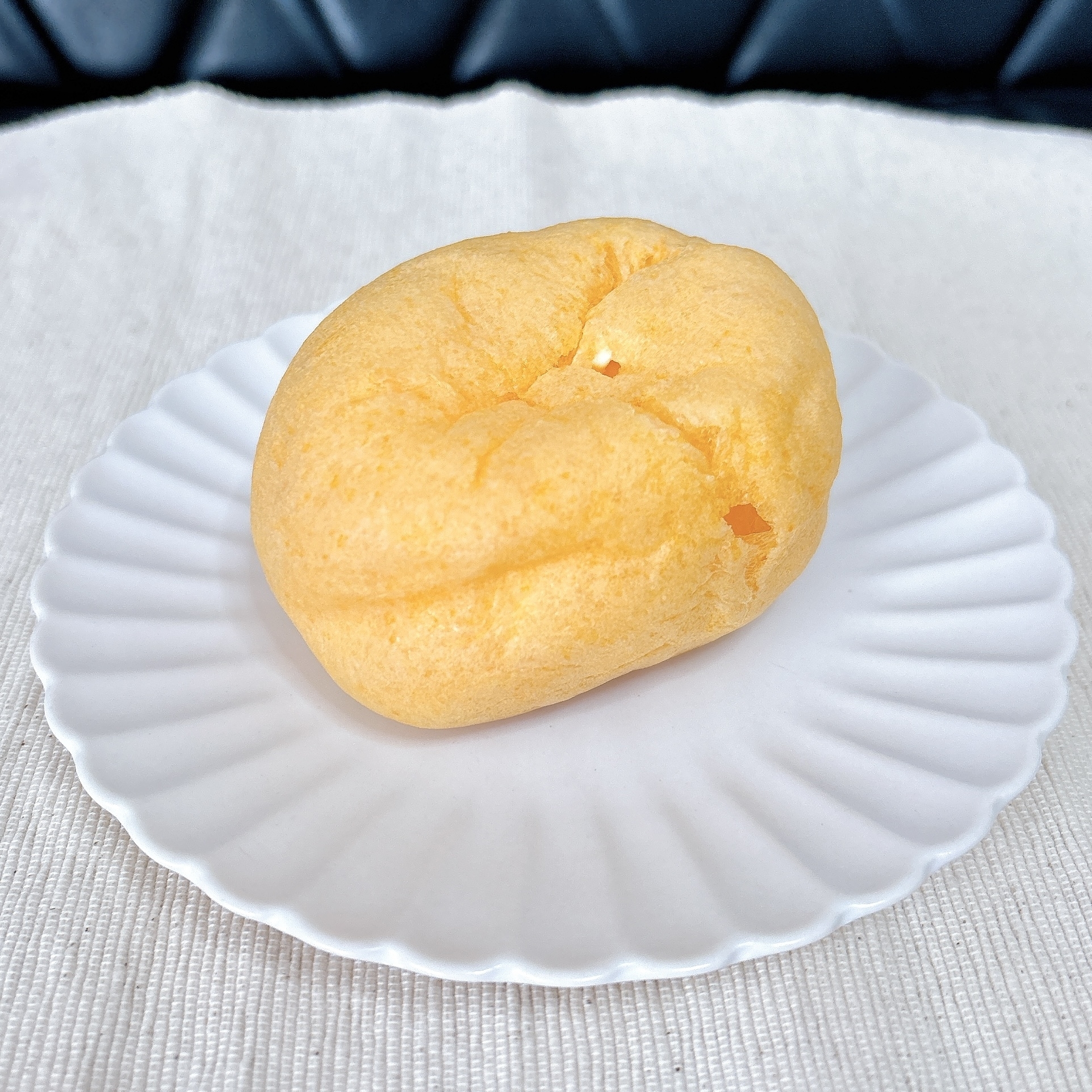 セブン-イレブンのおすすめのスイーツ「オレンジ香る 夏のレアチーズもこ」