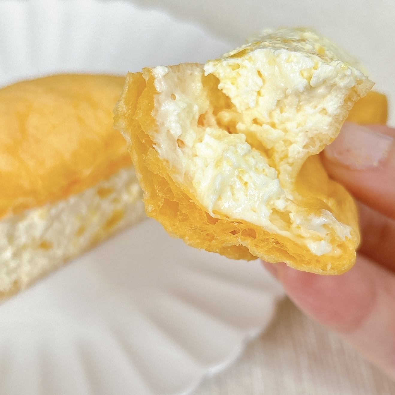 セブン-イレブンのおすすめのスイーツ「オレンジ香る 夏のレアチーズもこ」