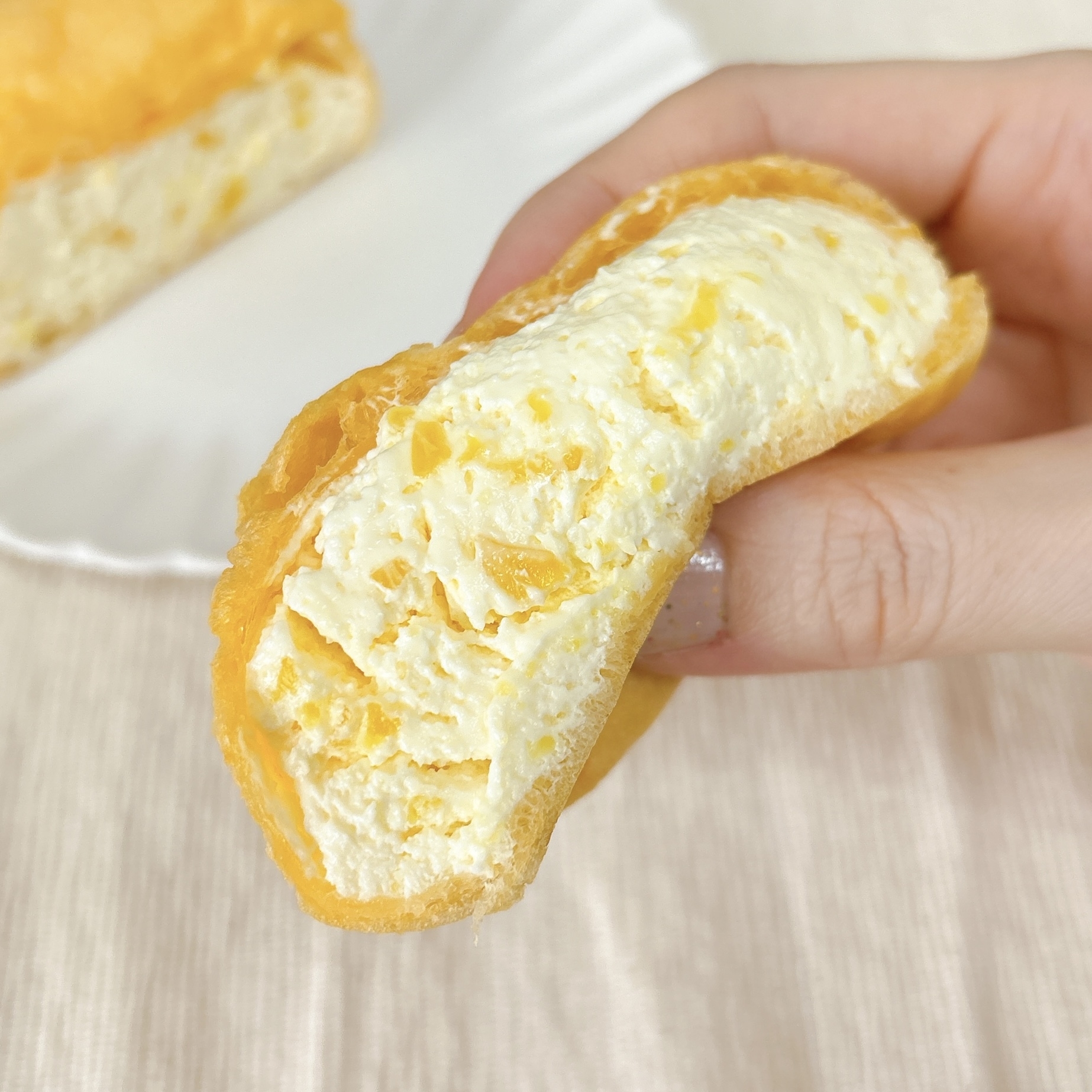 セブン-イレブンのおすすめのスイーツ「オレンジ香る 夏のレアチーズもこ」