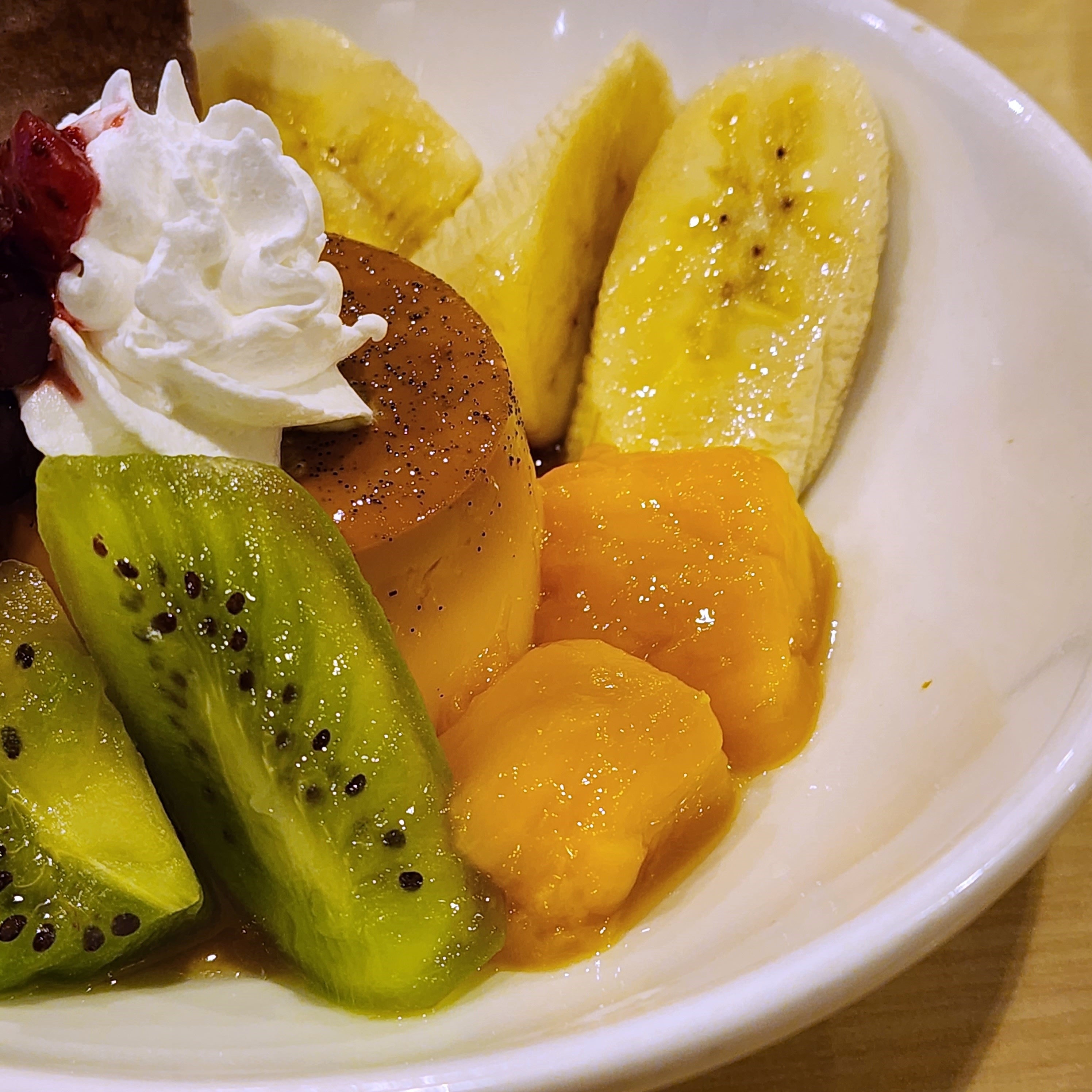 ガストのおすすめスイーツ「プリンアラモード」