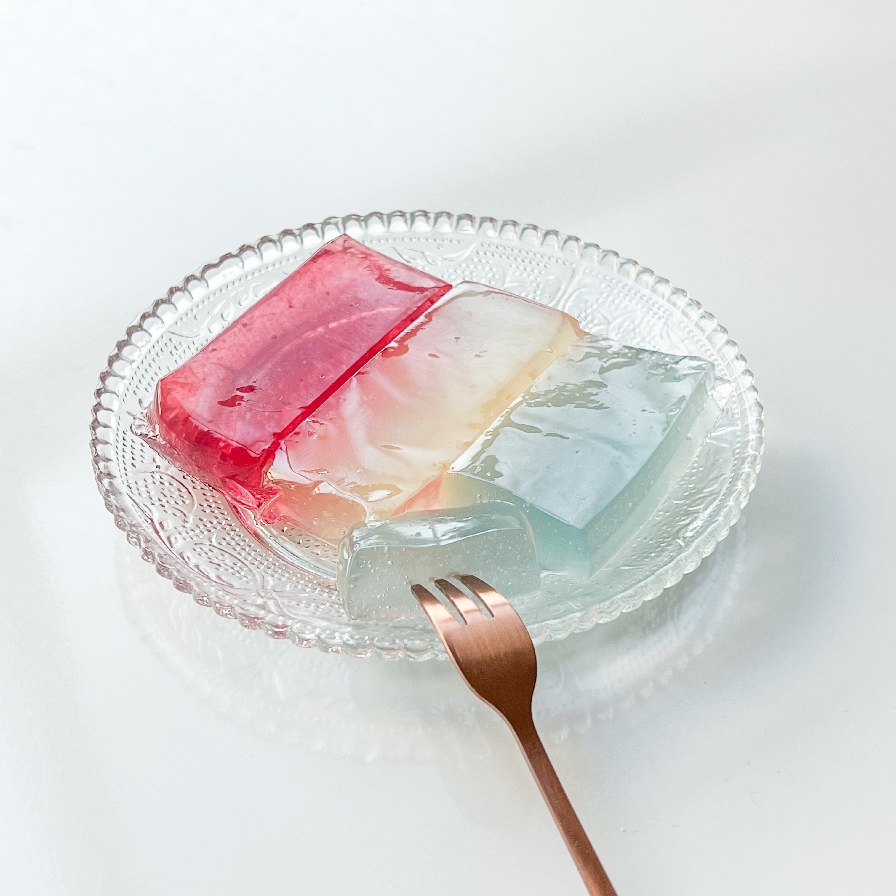 セブン-イレブンのおすすめスイーツ「ラムネわらび」「レモンわらび」「苺わらび」