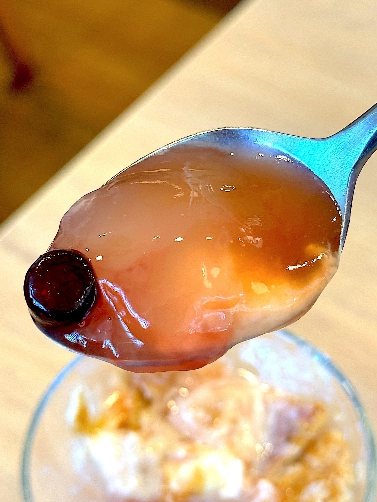 ガストのおすすめスイーツ「ごろっと白桃のサンデー」