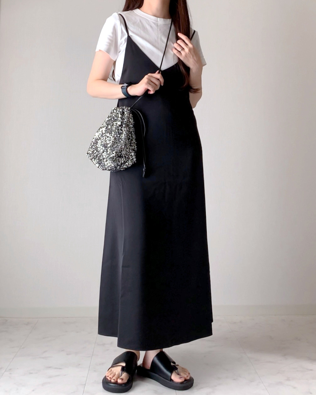 GU(ジーユー)のおすすめワンピース「サテンキャミソールワンピース+E」