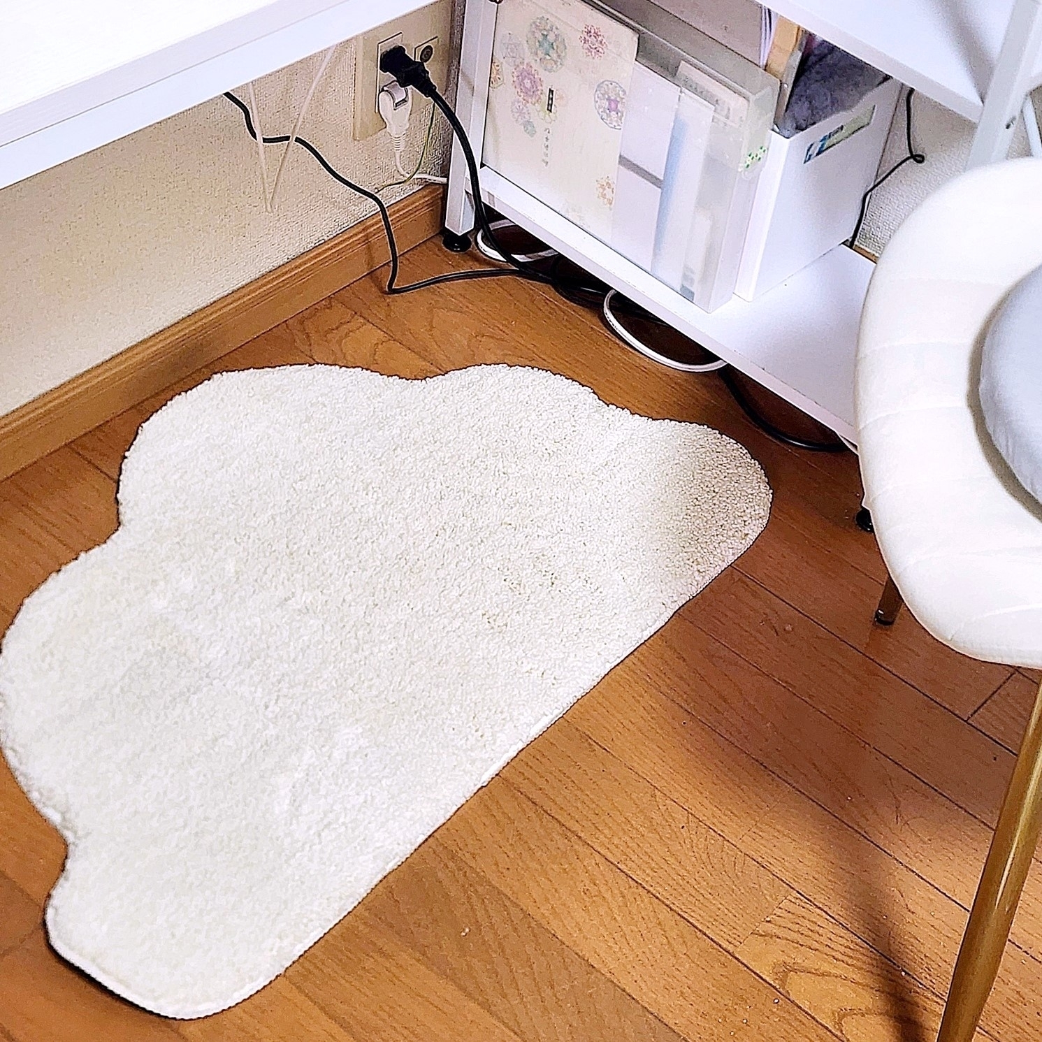 ニトリのおすすめグッズ「フロアマット 45×75cm (くも)」