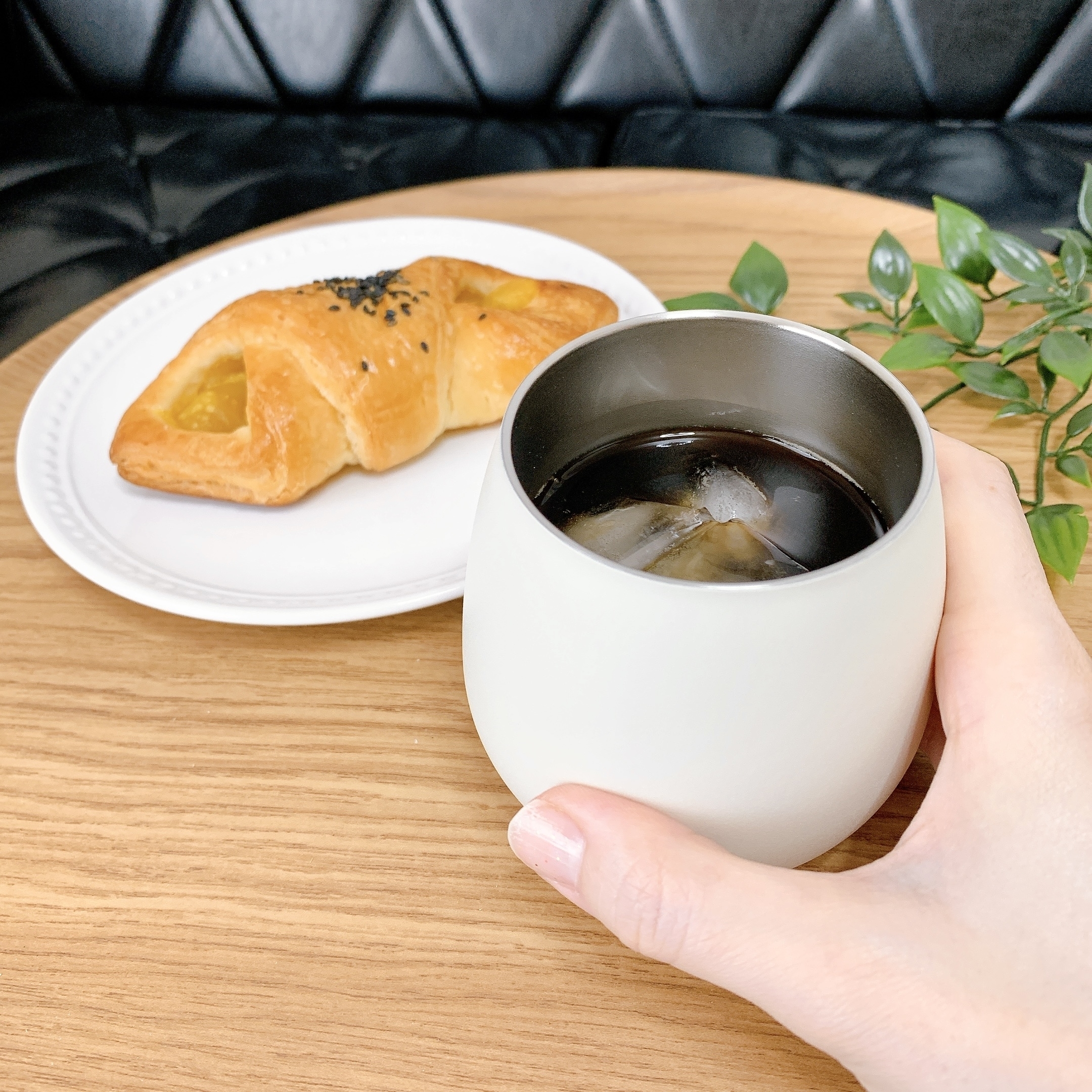 ニトリのおすすめグッズ「まあるいステンレスタンブラー（250mL ベージュ）」