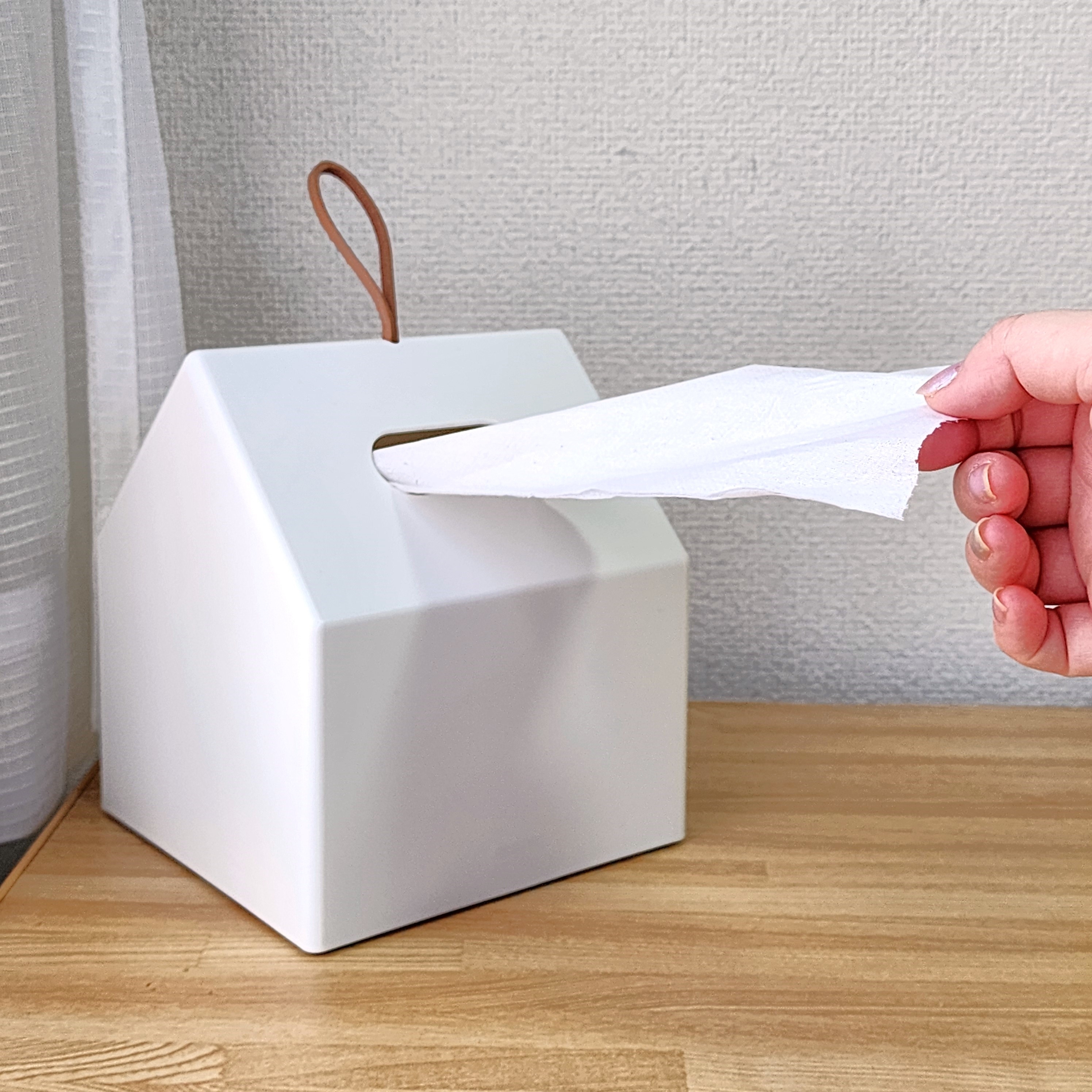 ニトリのおすすめグッズ「トイレロールも入るティッシュボックス(ホワイト)」