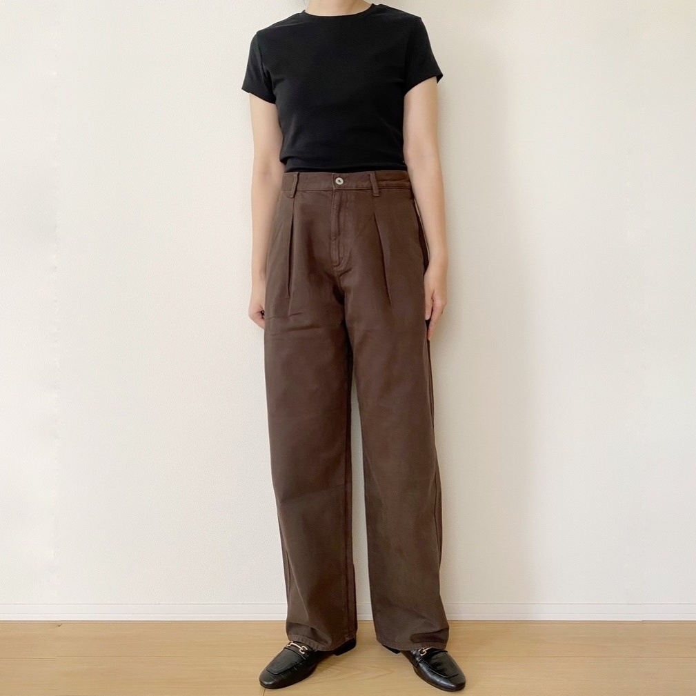 ユニクロのおすすめデニム「デニムタックパンツ」