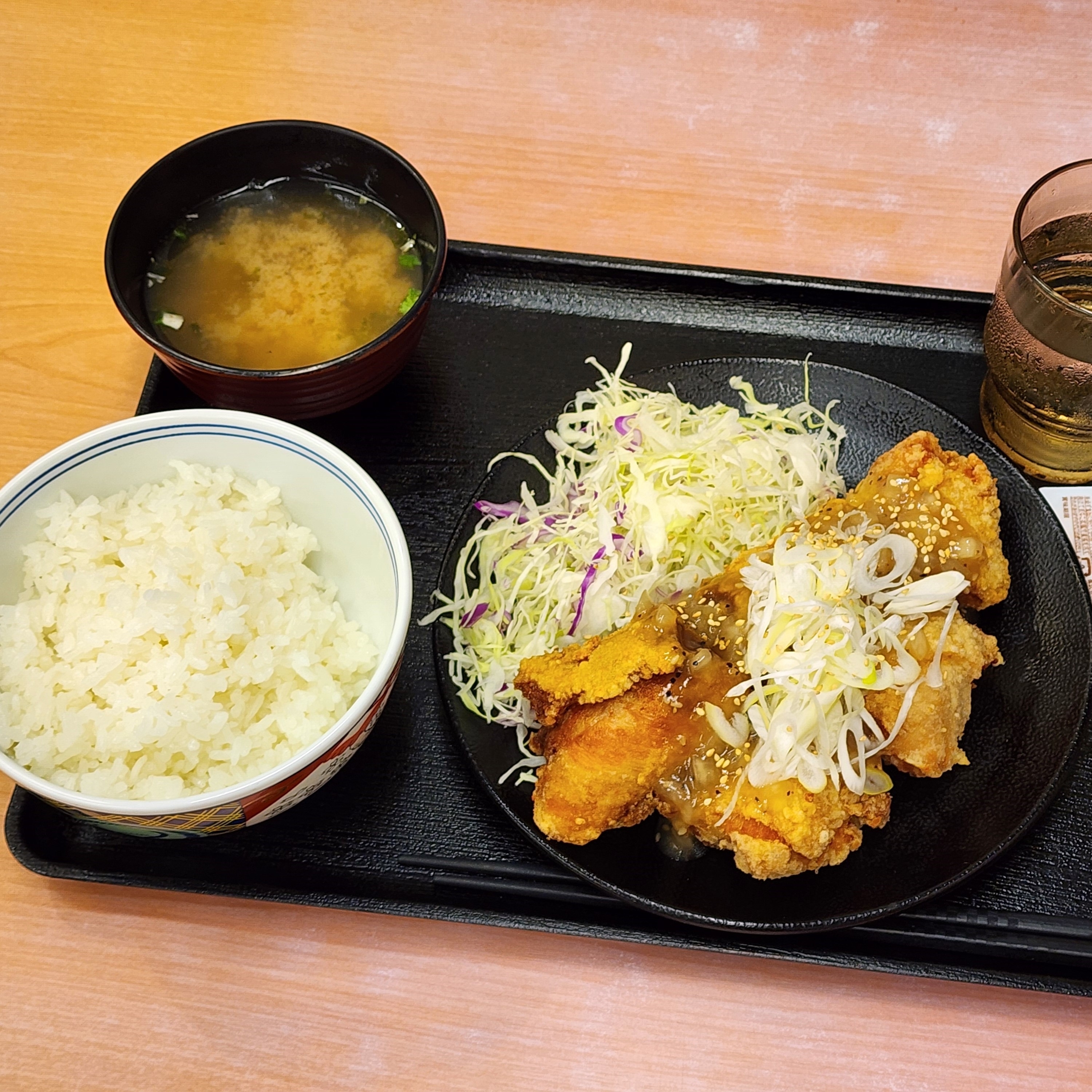 吉野家のおすすめフード「ねぎ塩から揚げ定食」