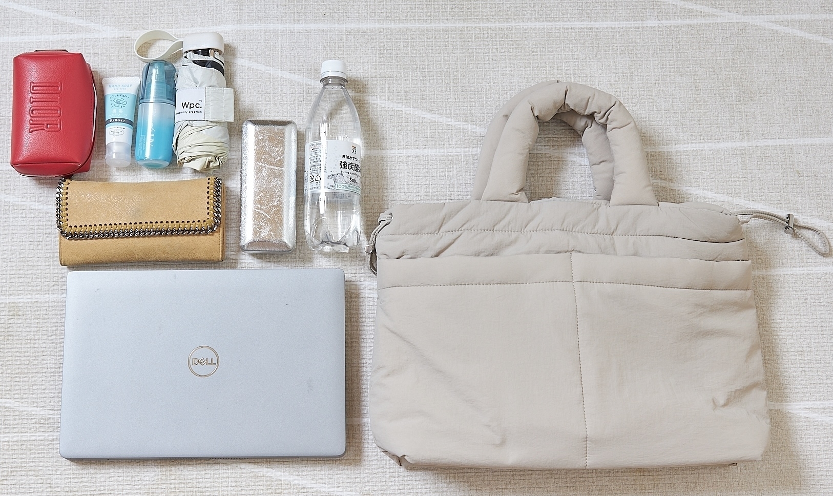 GUのおすすめアイテム「パフドローストリングショルダーバッグ」