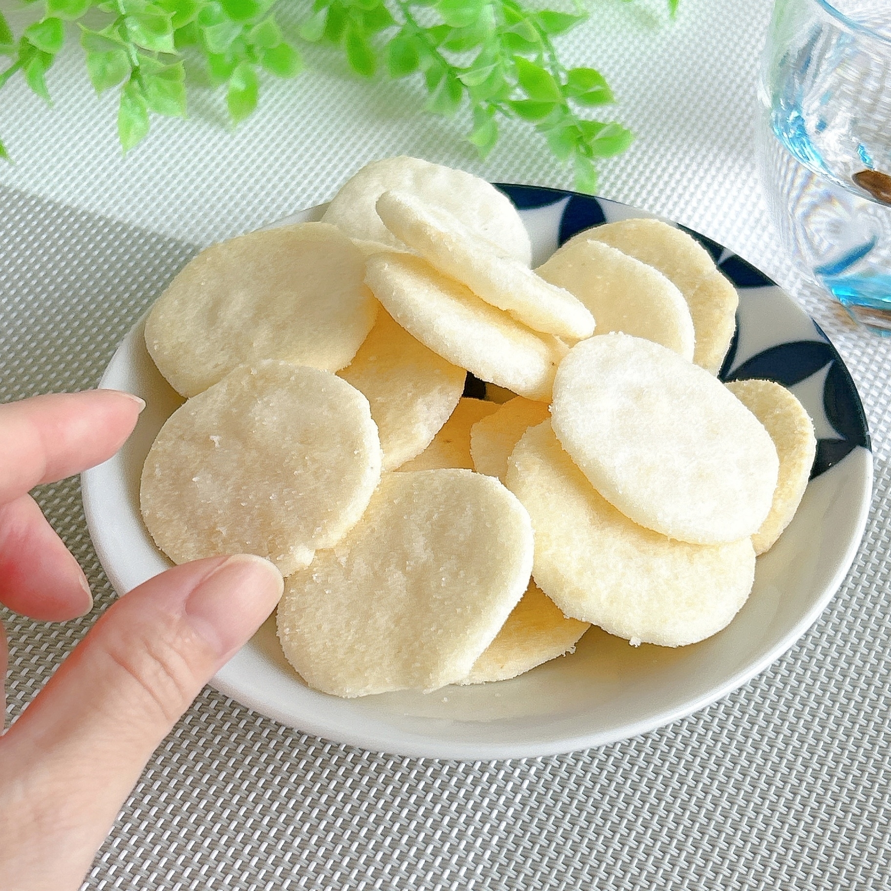 セブン-イレブンのおすすめお菓子「セブンプレミアム コク濃バターせん」