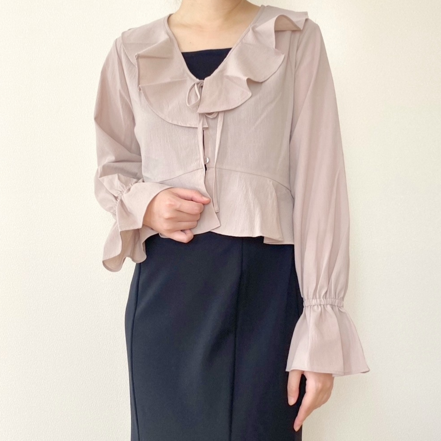 GUのおすすめアイテム「ラッフルボレロブラウス」