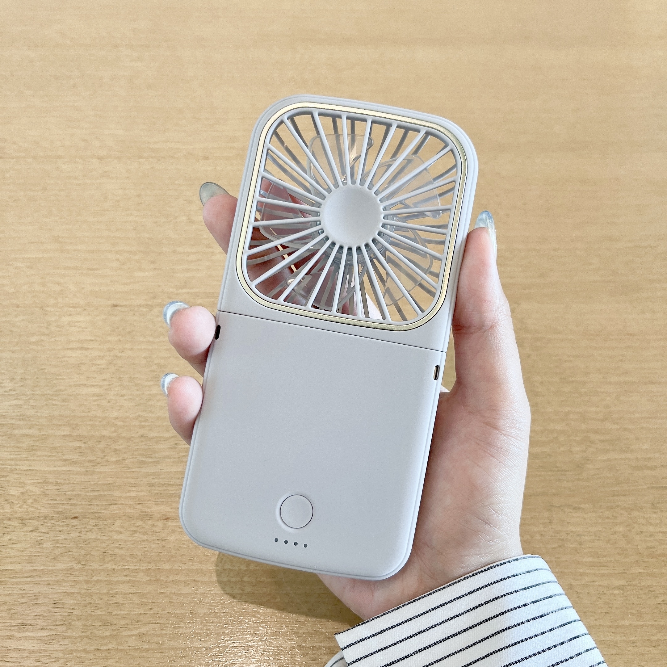 Francfranc（フランフラン）のおすすめひんやりグッズ「フレ スマートハンディファン」