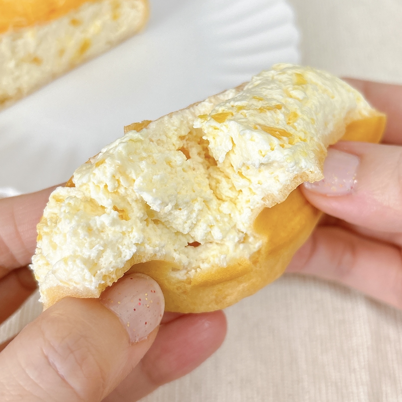 セブン-イレブンのおすすめのスイーツ「オレンジ香る 夏のレアチーズもこ」