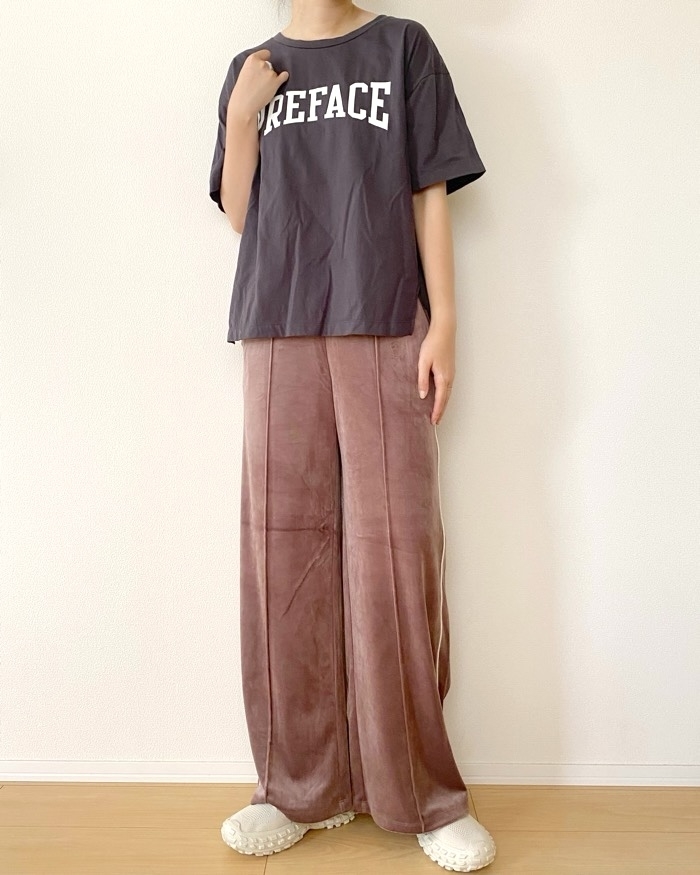 GU（ジーユー）のおすすめファッションアイテム「ベロアサイドラインプルオンパンツ（セットアップ可能）」のコーディネート