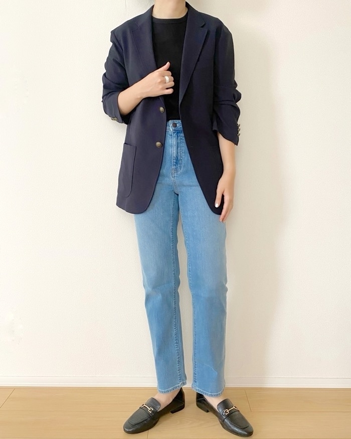 GUのオススメのパンツ「ミドルライズスリムジーンズ+E」のコーディネート