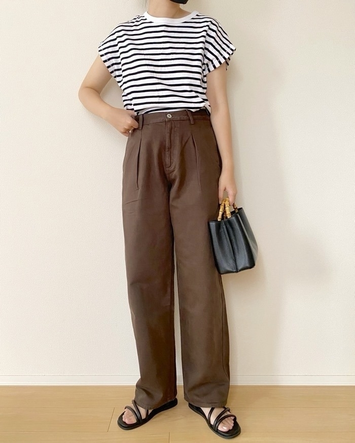 ユニクロのおすすめファッション「デニムタックパンツ」のコーディネート