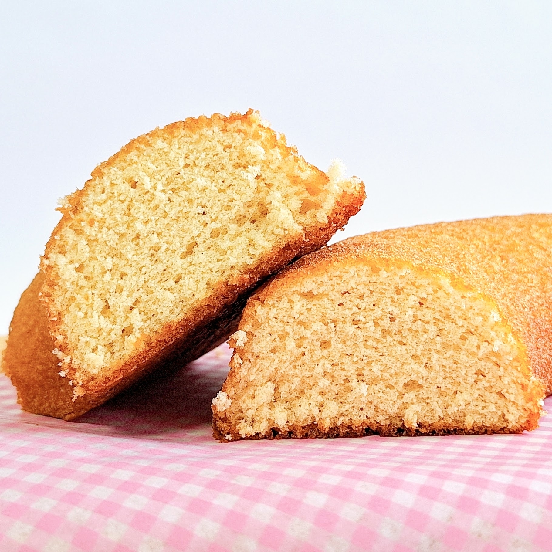 ローソンのおすすめスイーツ「国産小麦のふわふわシフォンケーキ キャラメルバニラ」