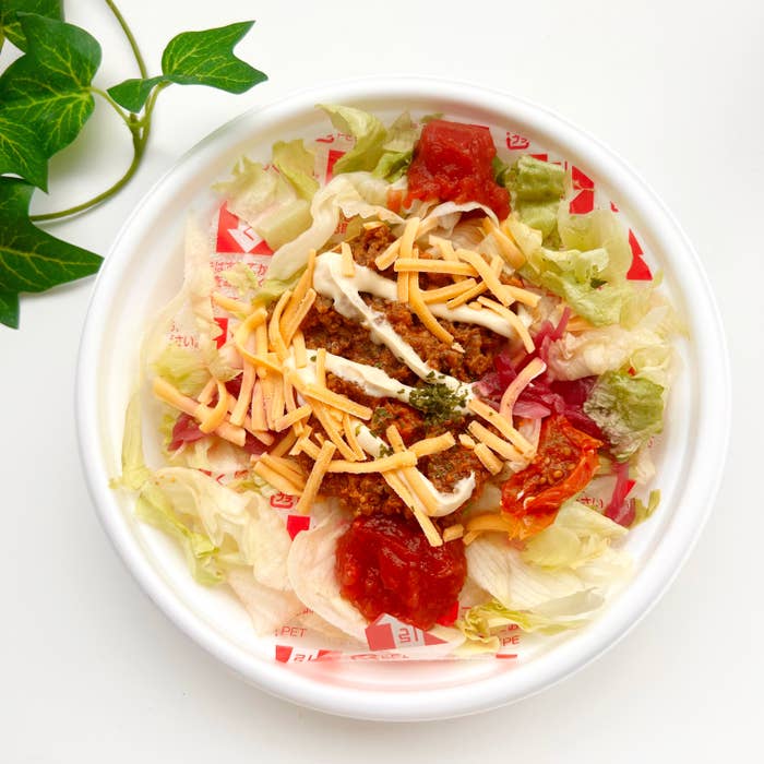 ファミマのおすすめフード「肉と野菜の旨味広がるタコライス」