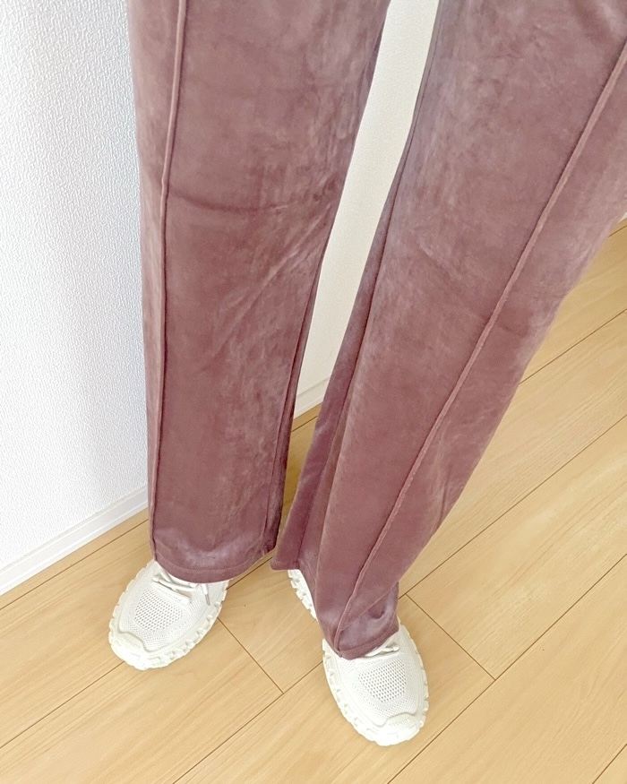 GU(ジーユー)のおすすめファッションアイテム「ベロアサイドラインプルオンパンツ(セットアップ可能)」