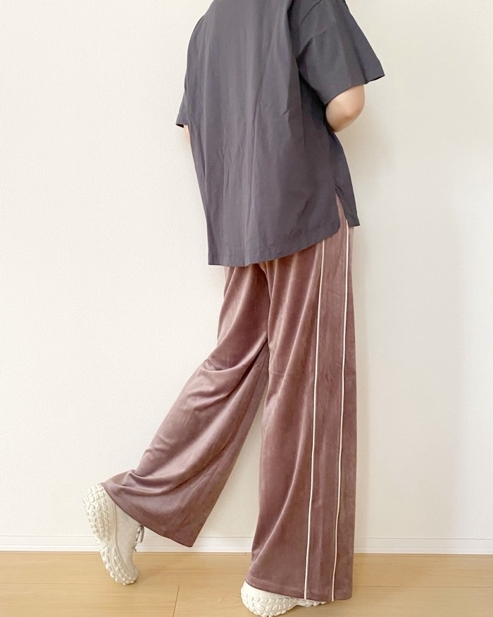 GU（ジーユー）のおすすめファッションアイテム「ベロアサイドラインプルオンパンツ（セットアップ可能）」