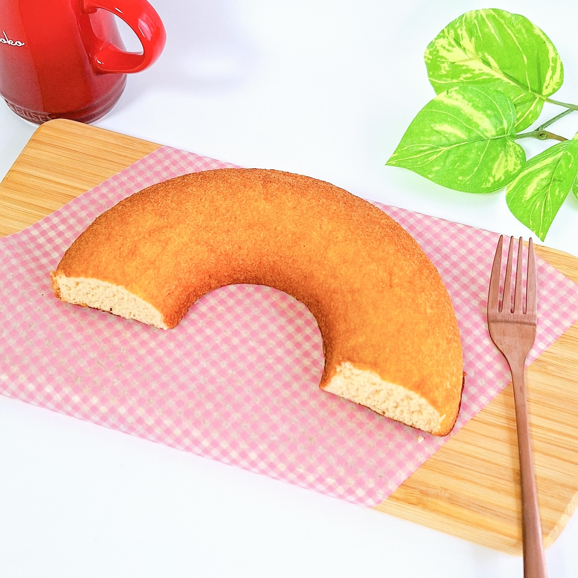 ローソンのおすすめスイーツ「国産小麦のふわふわシフォンケーキ キャラメルバニラ」